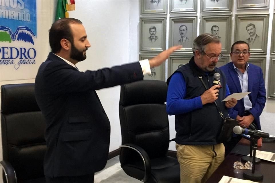 El ex Secretario Particular del Alcalde Mauricio Fernández sustituye a Homero Niño, quien hace unos días anunció que dejaría el cargo para buscar ser candidato del PAN a la Alcaldía sampetrina.