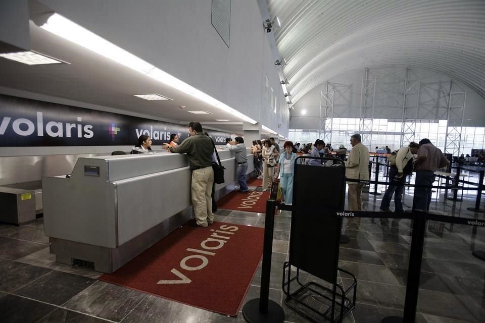 Aleática posee 49% de las acciones del aeropuerto de Toluca, mientras que el Gobierno del Estado de México tiene 26%, y ASA, 25%.