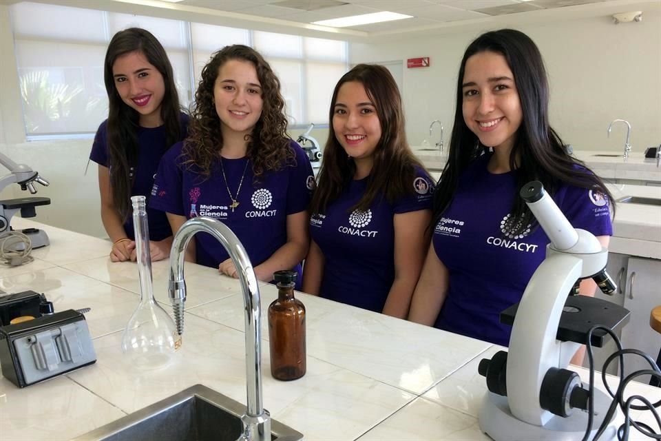 Valeria López (izq. a der.), Valeria Montemayor, Melina Muñiz y Angélica Zúñiga, de la Prepa 1 (Apodaca), participaron en el programa este año.