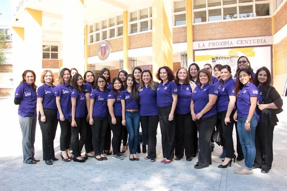Alumnas e investigadoras en la última visita de 'Mujeres en la Ciencia' de este año, 17 de noviembre.