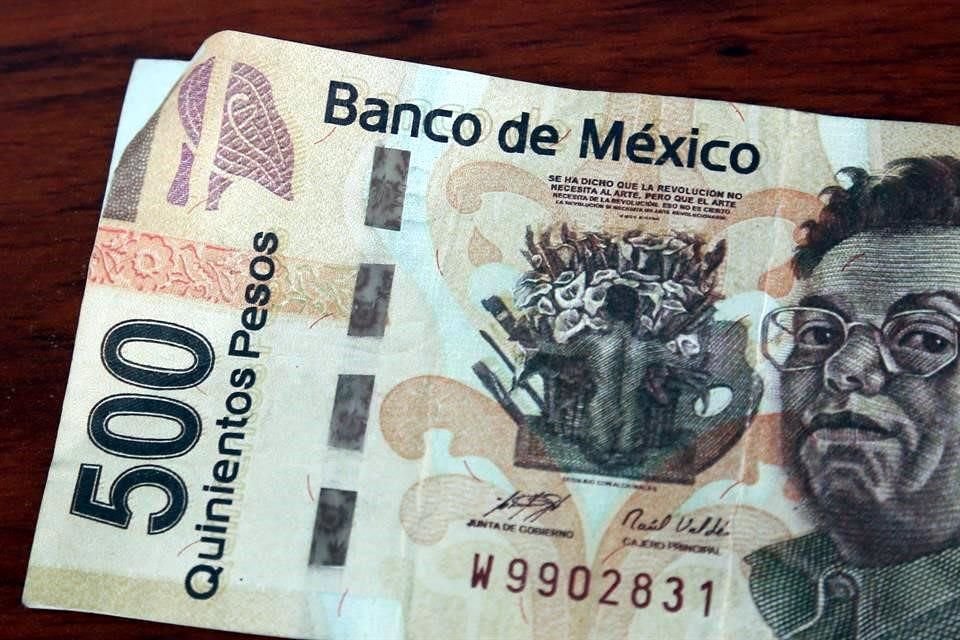 Las principales calificadoras mantienen bajo revisión para posible baja la nota crediticia de México.