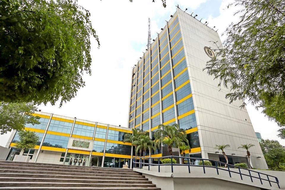 La UANL planeaba reiniciar el 2 de agosto sus clases en una modalidad híbrida.