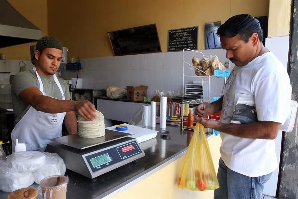 Cofece investiga posibles prácticas monopólicas en el mercado de tortilla en Palenque, Chiapas.