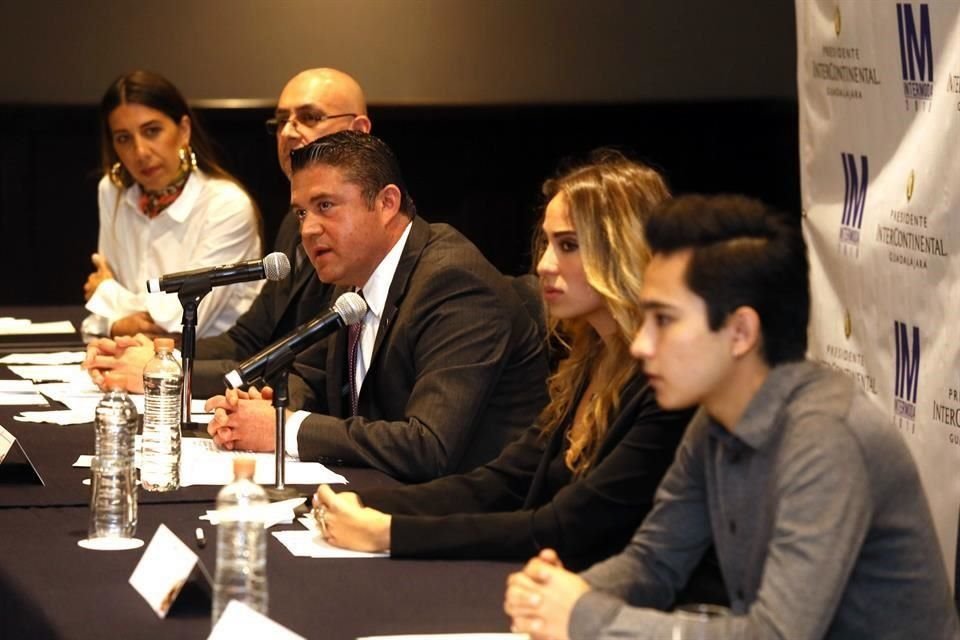 Lindsey Rose Alt, Jorge Garibay, Cuauhtémoc Rivas, Lupita Arreola y Miguel Panuco, durante la rueda de prensa de Intermoda.