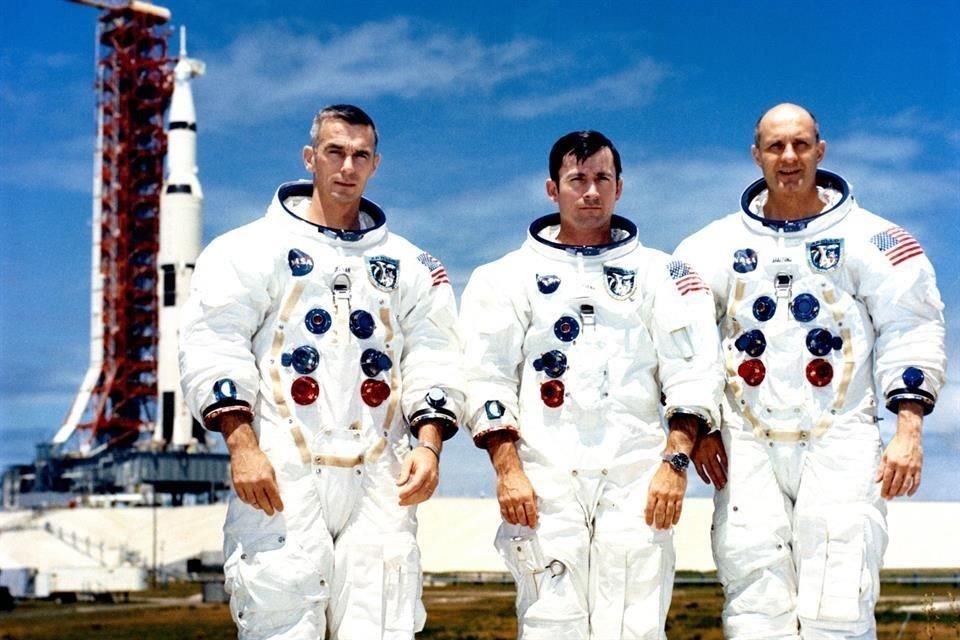 El equipo del Apolo 10: Eugene Cernan, John Young y Thomas Stafford, en el Centro Espacial Kennedy, en Florida.