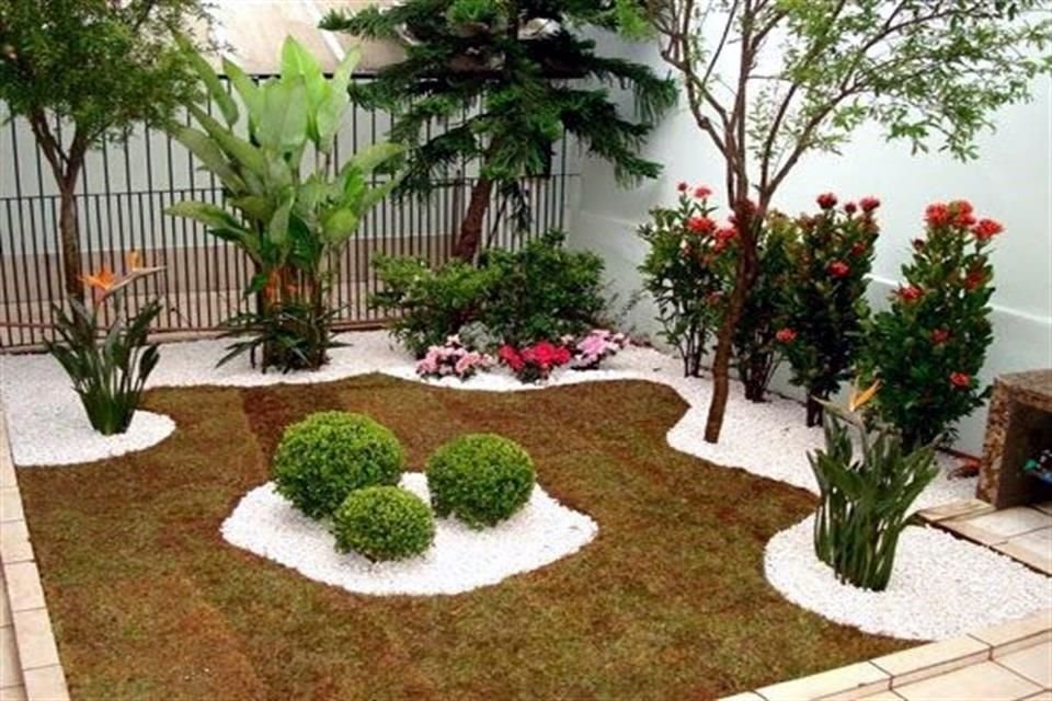 El jardín también es un espacio al que puedes darle 'una manita de gato'. Lo que más le gusta a la gente es la piedra decorativa, madera, troncos y plantas adecuadas de poco crecimiento.