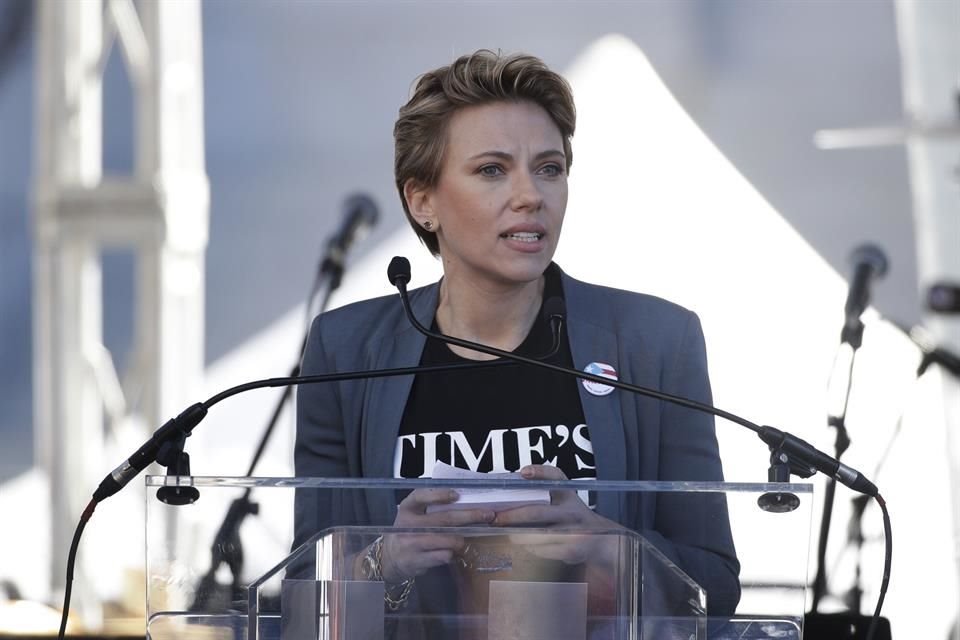 Scarlett Johansson participó este fin de semana en una marcha a favor de las mujeres.