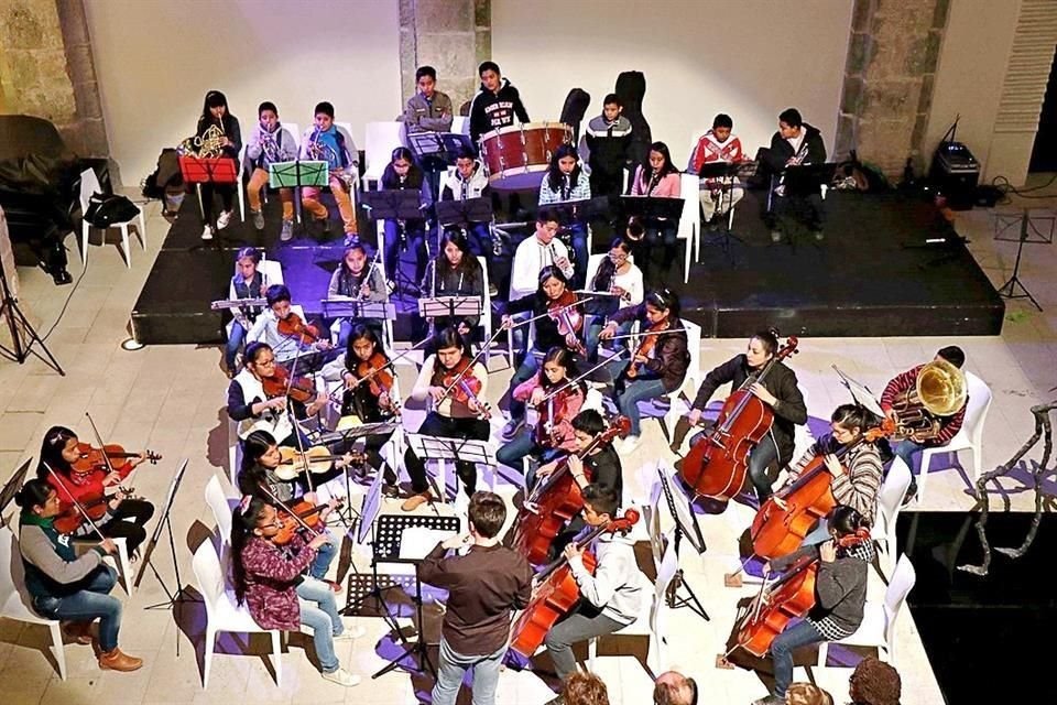 Alrededor de 90 niños y jóvenes participan en la Escuela de Iniciación Musical.