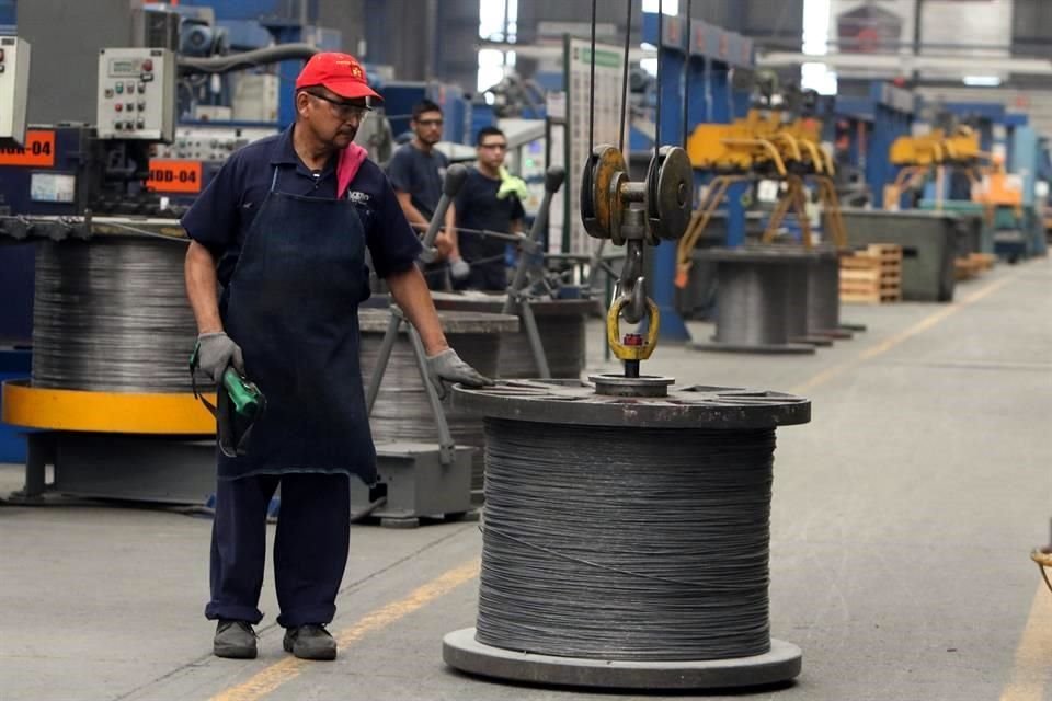 Deacero, la principal fabricante de productos de alambre de acero en México, anunció también la firma de un contrato por 20 años con Energía de Celaya para que le suministre 250 megawatts de electricidad. 