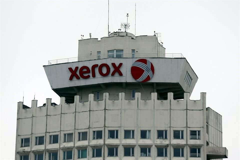 Xerox Corp anunció que empezará a tercerizar productos con nuevos vendedores para reducir su dependencia en Fujifilm Holdings Corp.