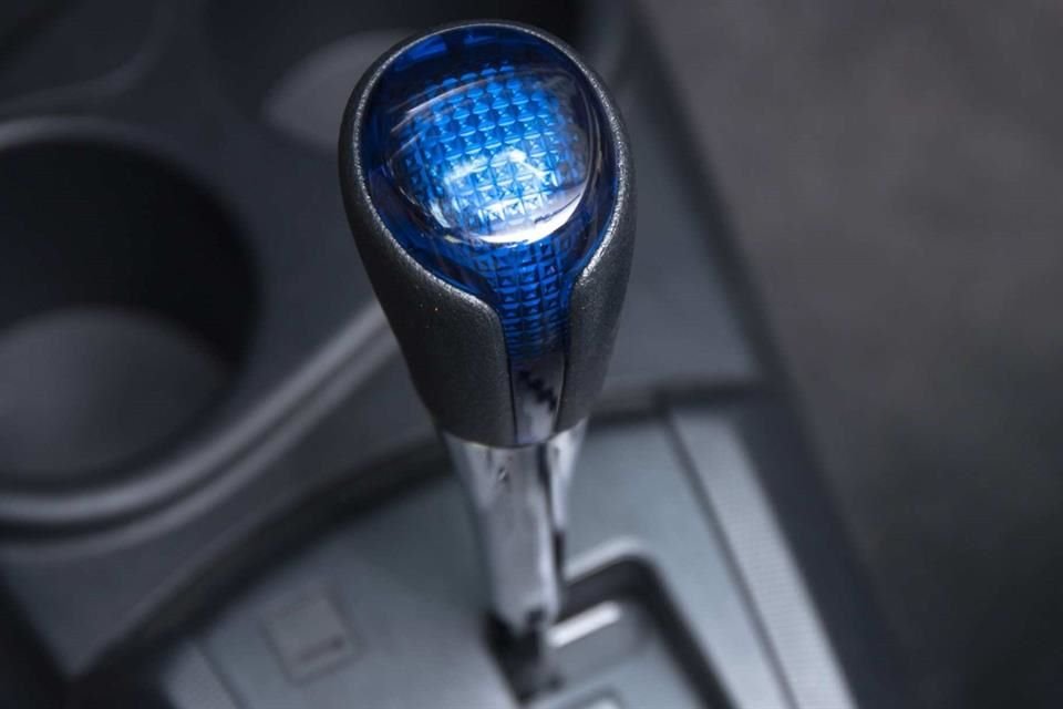 Cuenta con tres modalidades de manejo: EV, completamente eléctrica; Normal, donde el consumo depende del estilo de manejo; y ECO, para obtener el mejor rendimiento de ambos motores.