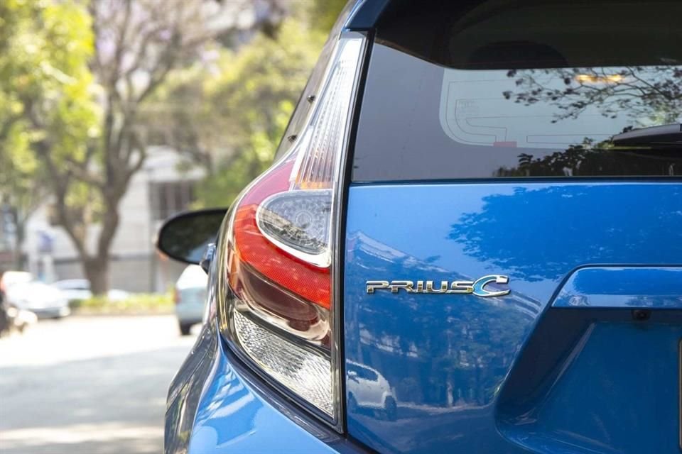 Prius C llega como una eficiente propuesta que promete un consumo combinado de combustible de 27.2 kilómetros por litro.