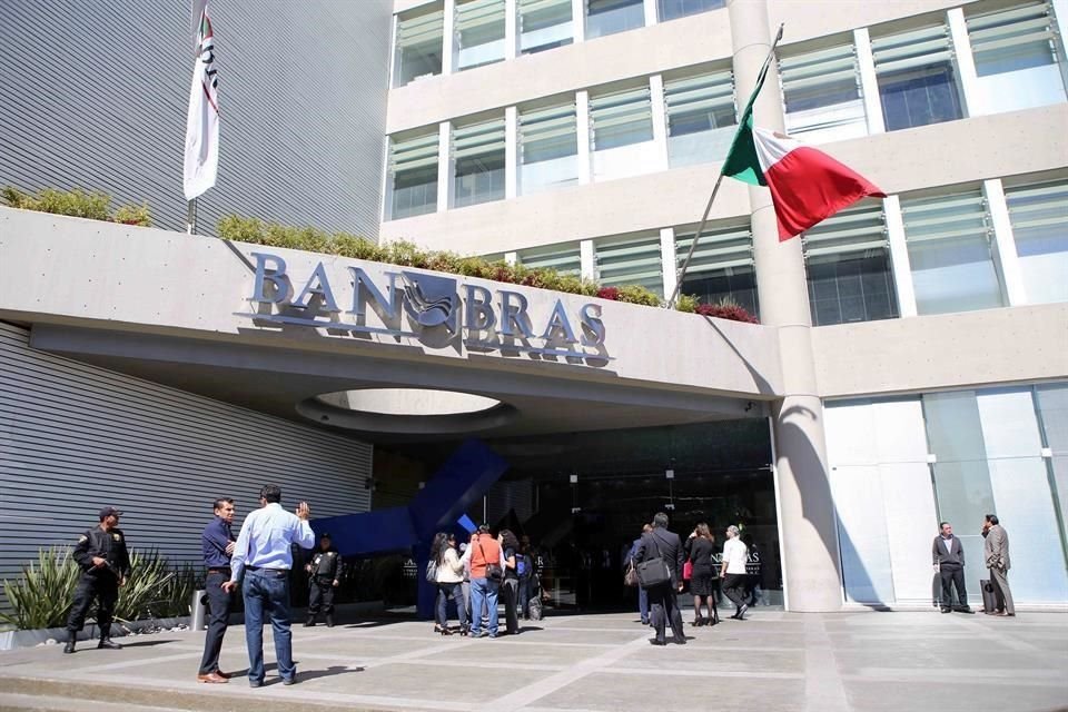 Banobras participa en el financiamiento al Tren Maya y el Aeropuerto Felipe Ángeles.