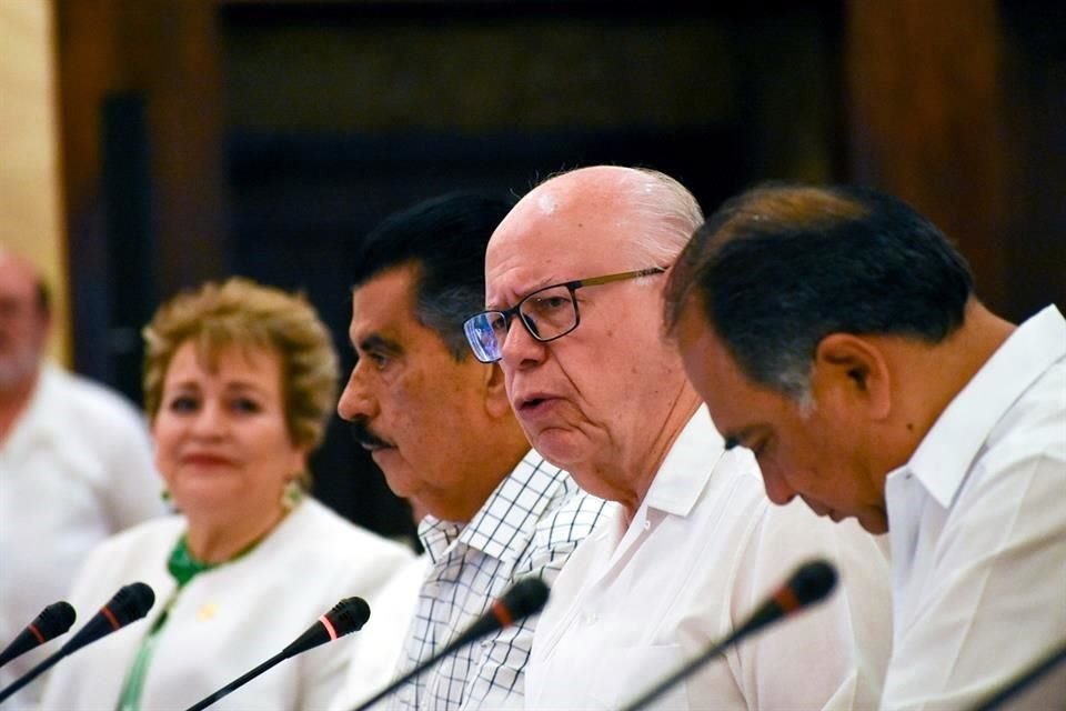 El Secretario de Salud, José Narro, precisó que tres casos de los casos de sarampión fueron identificados en la Ciudad de México y uno en Baja California.