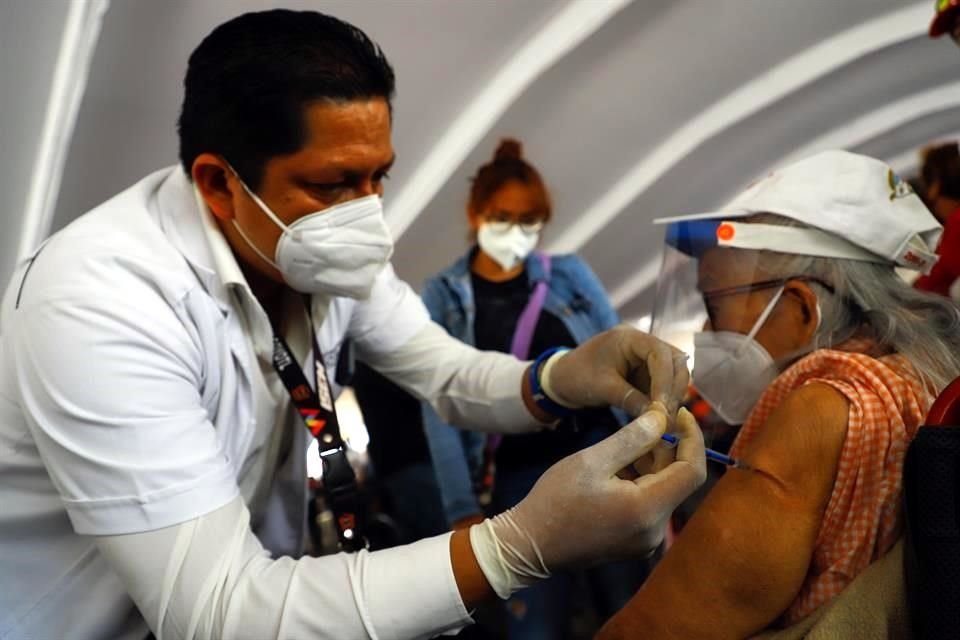 El objetivo final es que para este domingo, las 175 mil 40 personas que recibieron la primera dosis concluyan su esquema de inmunización contra Covid-19 en GAM.