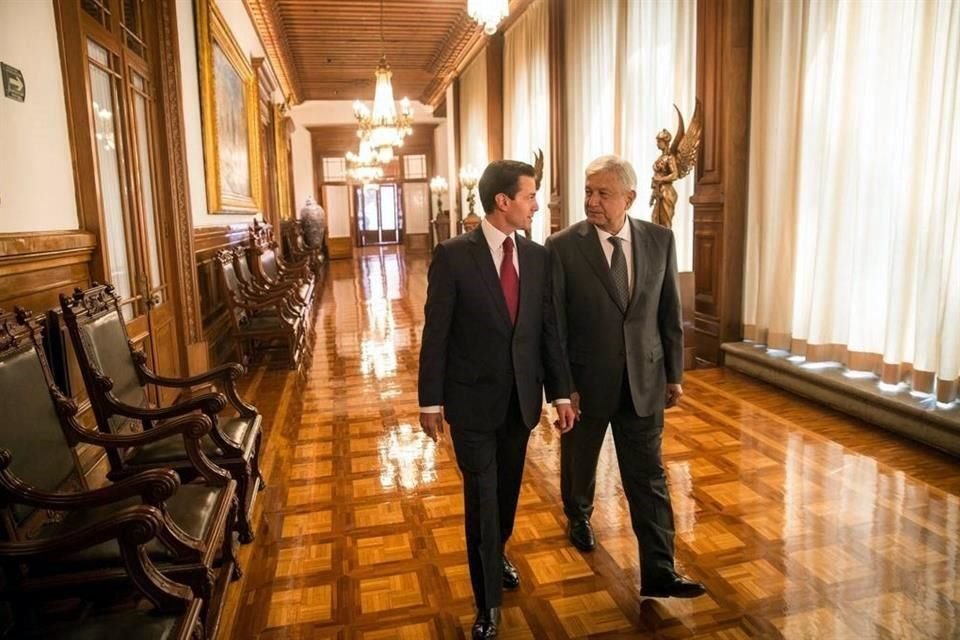 Andrés Manuel López Obrador y el Presidente Enrique Peña Nieto en una reunión durante la transición de Gobierno.