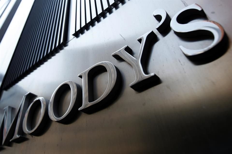 Moody's recortó la nota soberana de México de A3 a Baa1.