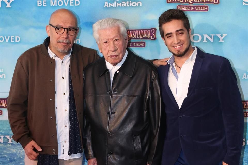 Mauricio Castillo, Ignacio López Tarso y Cristóbal Orellana desfilaron a su llegada al evento.