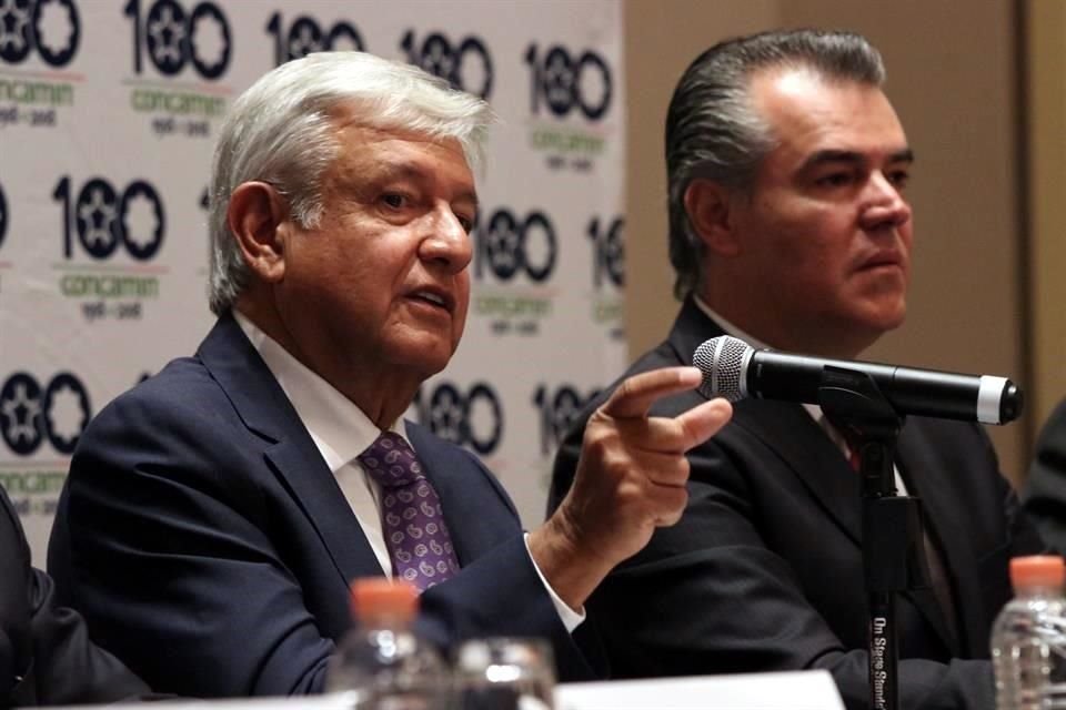 López Obrador ha dicho que se revisarían los contratos, pero no había sido claro sobre qué pasaría con las licitaciones petroleras.