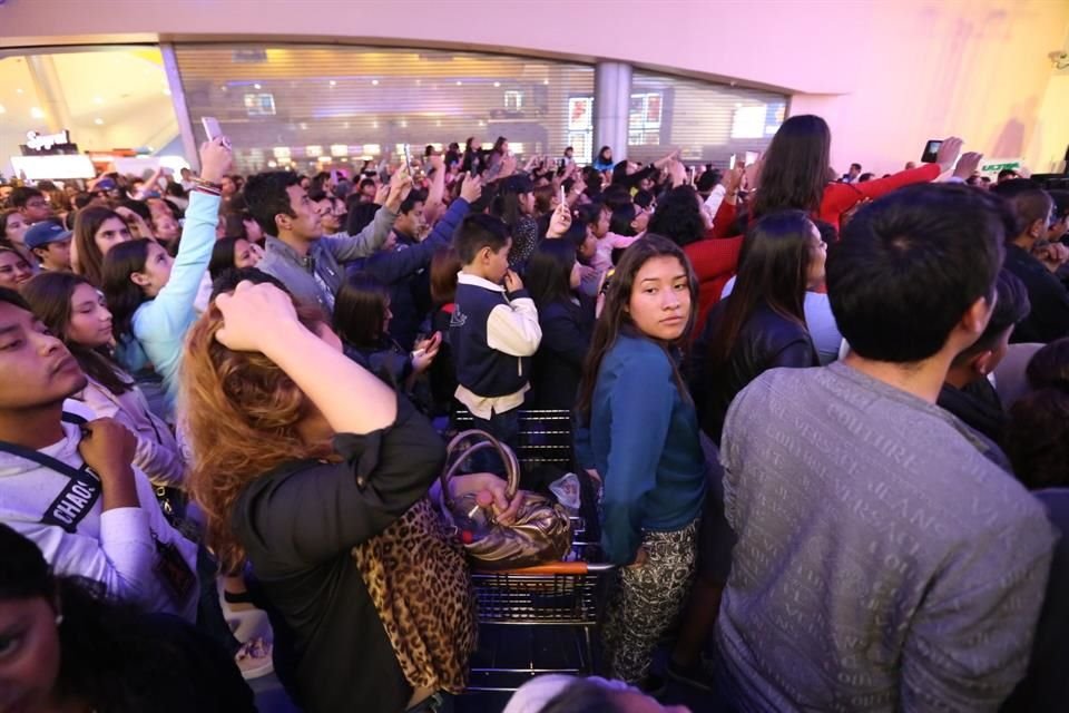 Convocó a 500 fans en el show, que duró 20 minutos.