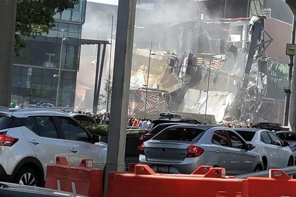 Esta mañana se registró un derrumbe en un restaurante ubicado en Periférico Sur, en la Colonia Jardínes del Pedregal.