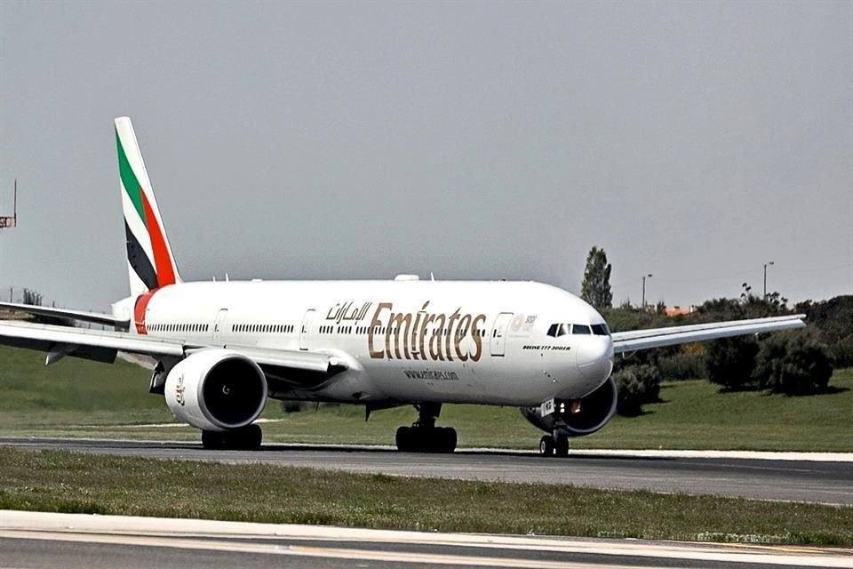 La aerolínea Emirates buscaba ofrecer vuelos diarios, pero le ofrecieron horarios de despegue y aterrizaje en el AICM para tres frecuencias semanales. 