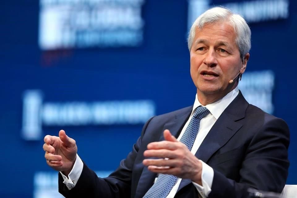 En el pasado, el CEO de JPMorgan, Jamie Dimon, calificó como un fraude al mercado de criptomonedas, argumentando que no terminaría bien para sus inversionistas.