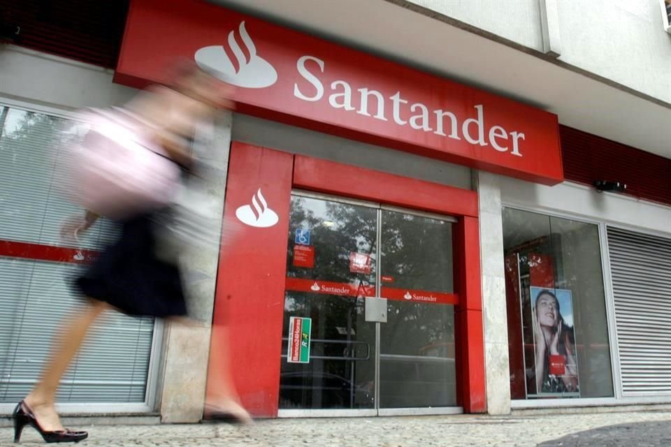 Los créditos para las mujeres empresarias serán productos adaptados a sus necesidades, indicó Santander.