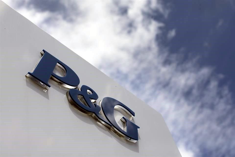 La utilidad trimestral de Procter & Gamble cayó casi un 15 por ciento, a mil 890 millones de dólares.