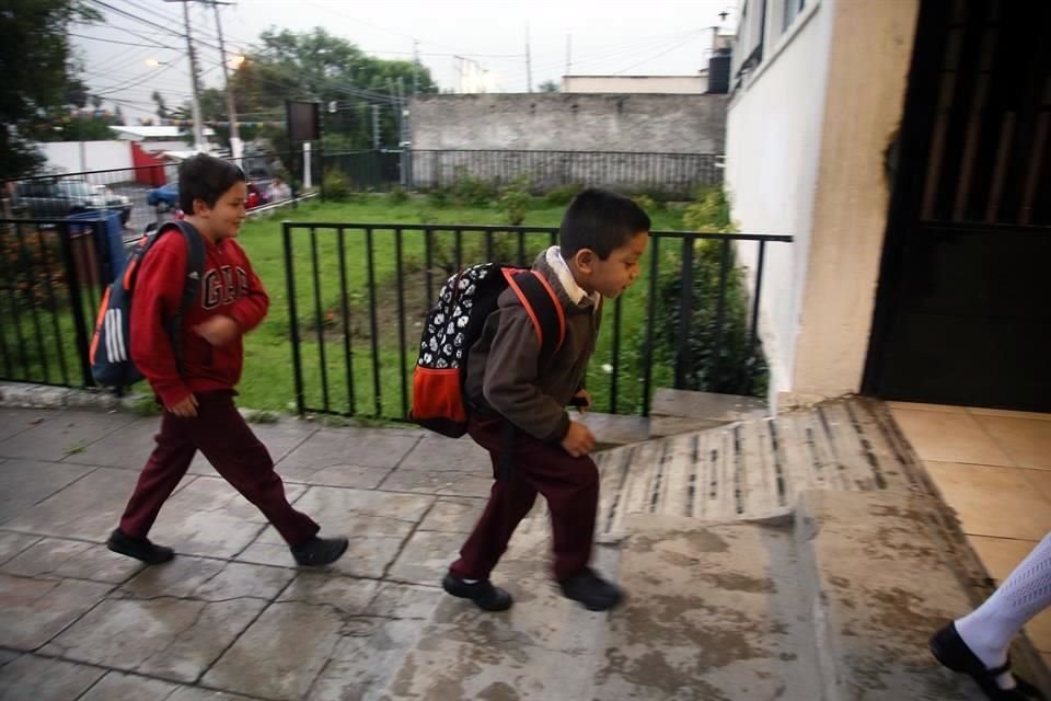 Si los menores presentan síntomas de enfermedades respiratorias, pueden quedarse en casa sin consecuencias.