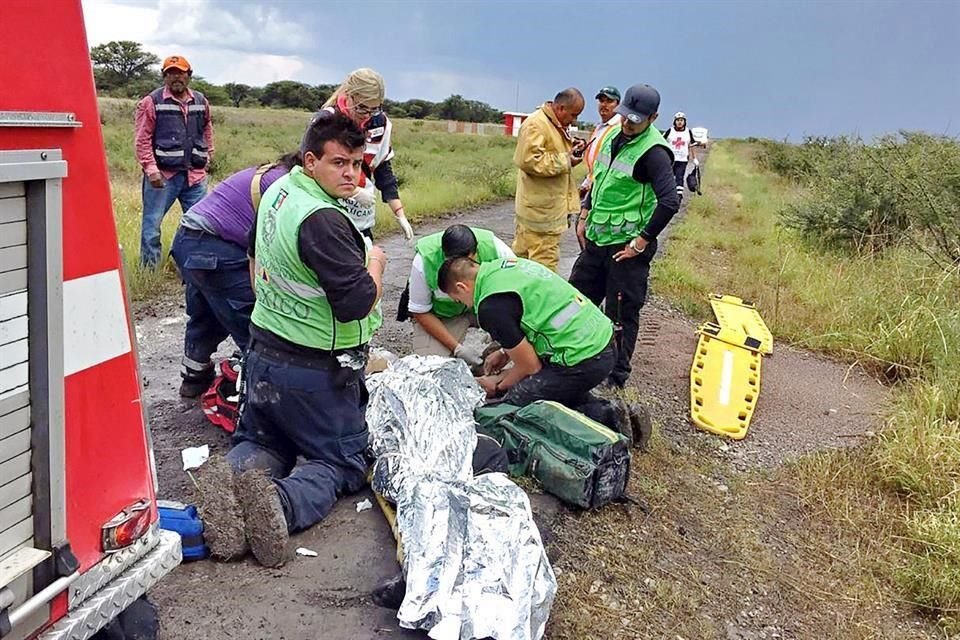 El Gobernador de Durango, José Rosas Aispuro, informó que una ráfaga de viento afectó al avión de Aeroméxico, el cual descendió bruscamente.