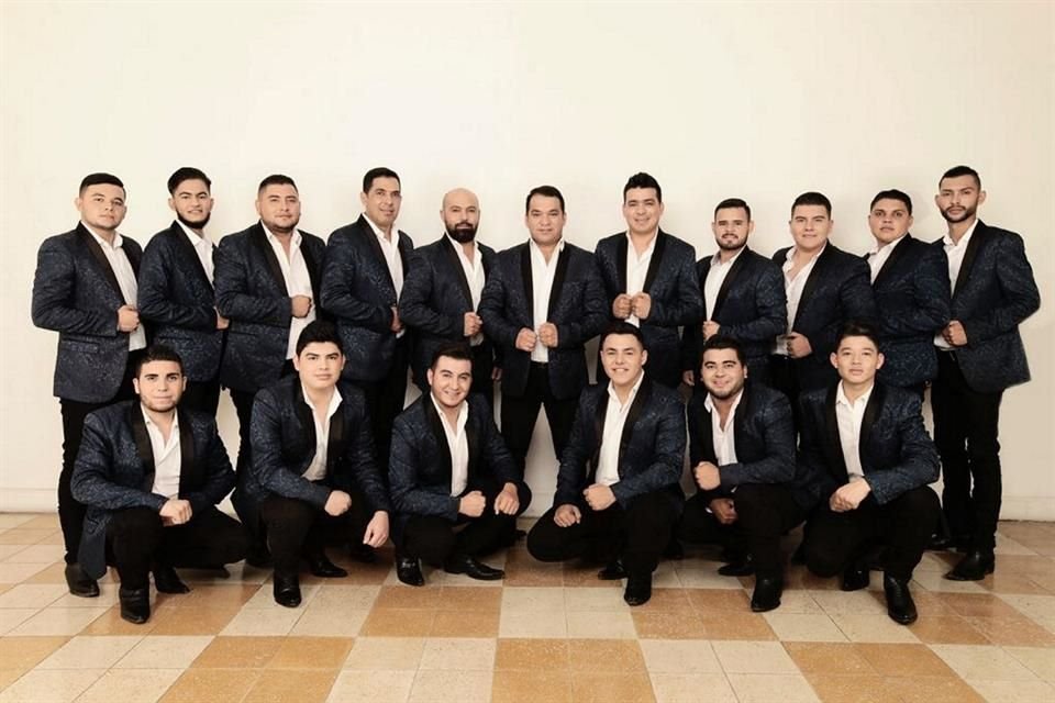 Los cuatro hermanos Montoya, quienes pertenecieron a la Banda El Recodo y la Arrolladora Banda el Limón, crearn La Decisiva Banda Los Montoya.