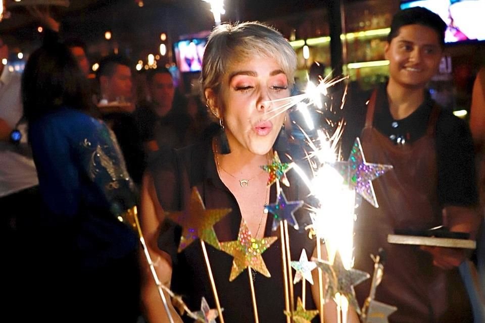 Regina, de JNS, celebró este miércoles su cumpleaños 33 en un restaurante de Polanco.