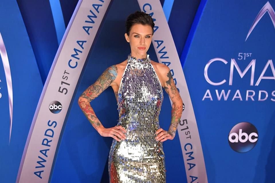 La actriz australiana Ruby Rose corona su corta pero intensa carrera con una serie en la que interpretará a Batwoman, una heroína gay.