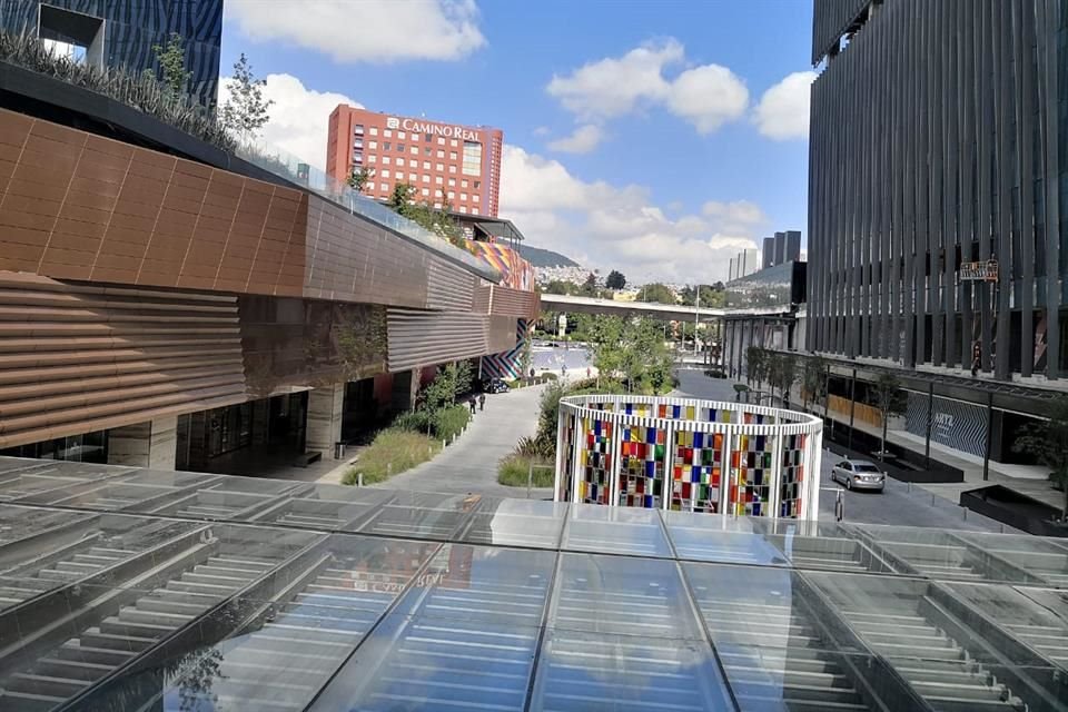 El estacionamiento del centro comercial también ya funciona con normalidad.