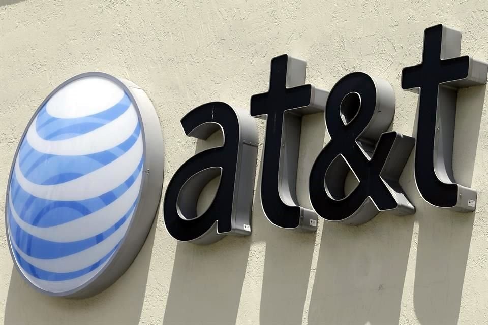 AT&T dijo haber sufrido un impacto negativo de unos 430 millones de dólares en sus cuentas del primer trimestre, debido al Covid-19, que destinó a 'proteger y compensar' a empleados de primera línea y a los costes de paralizar la producción de contenidos de WarnerMedia.