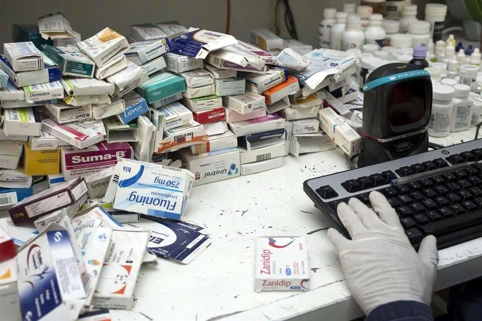 'Los medicamentos se cierran, no se encuentran disponibles, la farmacia solamente la administra en el turno matutino, etcétera, etcétera. Una serie de problemas para la dotación o la accesibilidad de los medicamentos', dijo experto.