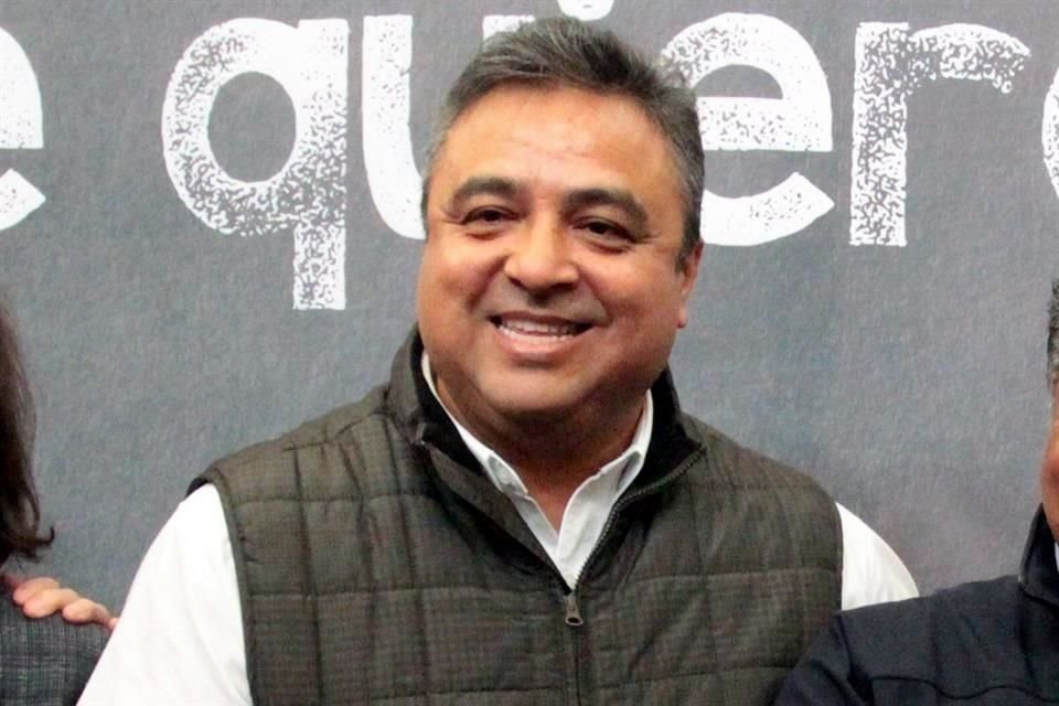 Víctor Pérez, coordinador de los panistas.