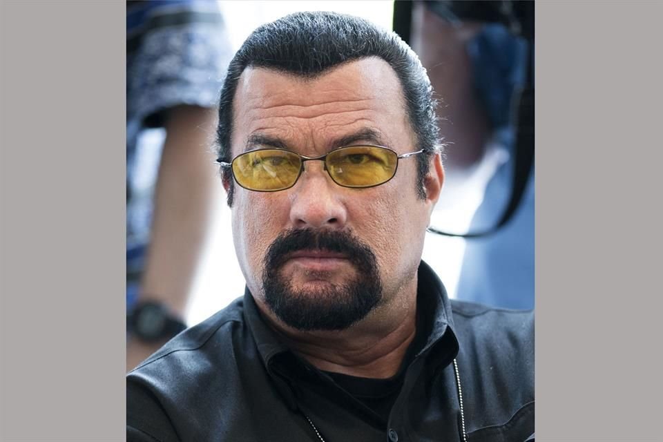 Steven Seagal abandonó un programa de la BBC luego de que le preguntaran sobre las acusaciones de mala conducta sexual que hay en su contra.