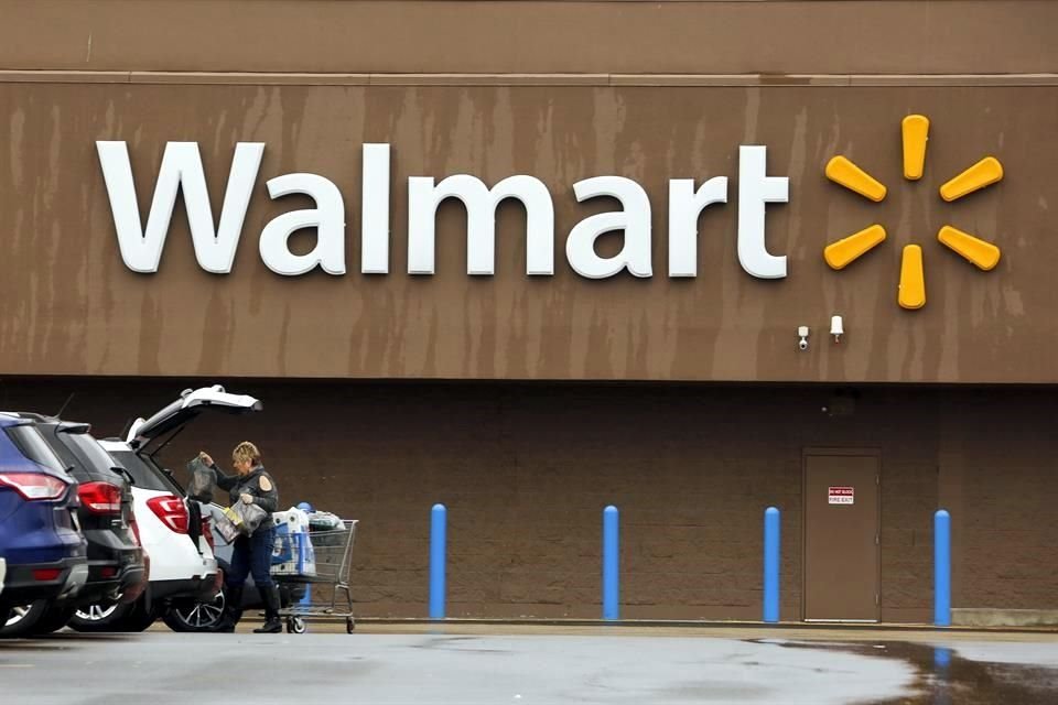 Tras días de emplazamiento de huelga, Walmart llegó a un acuerdo para evitar que 132 tiendas pararan operaciones.