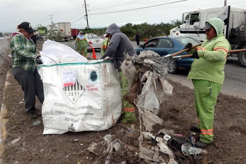El operativo se realizó luego de que se publicó que junto a la Carretera a Colombia y en brechas aledañas, destacan montones de escombro y otros desechos.
