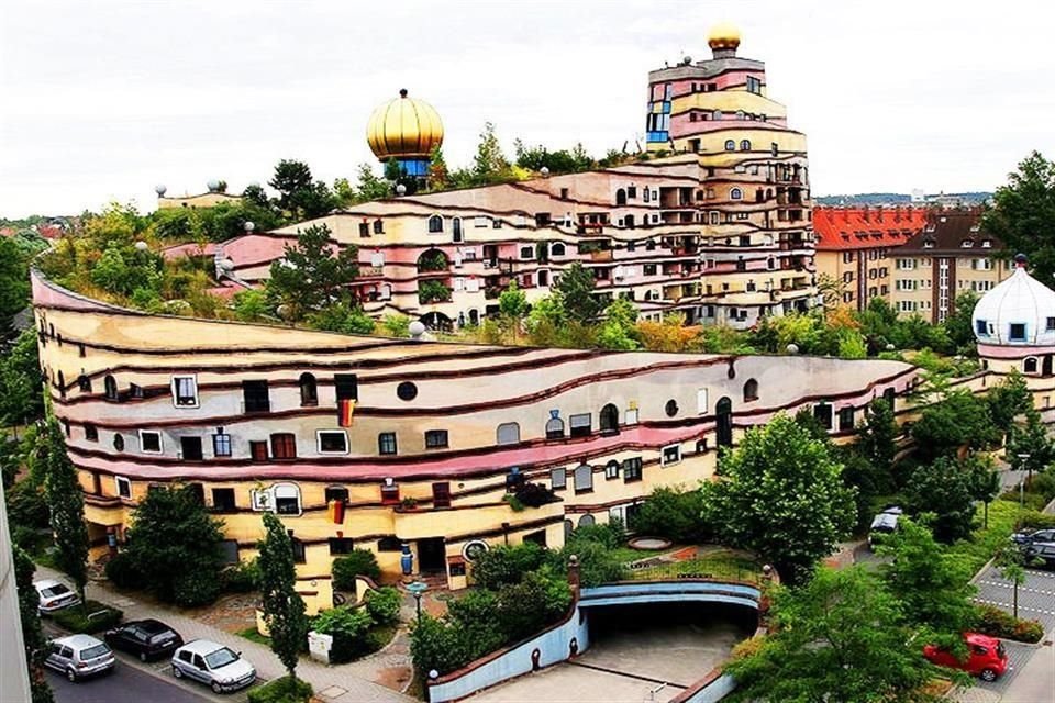 Waldspirale es un proyecto que se concluyó en el año 2000 por la empresa Bauverein Darmstadt.