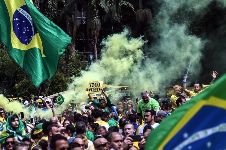 Al igual que Río, Sao Paulo, Brasilia, Salvador de Bahía, Curitiba y otras ciudades de Brasil registran este domingo manifestaciones en apoyo a Bolsonaro.