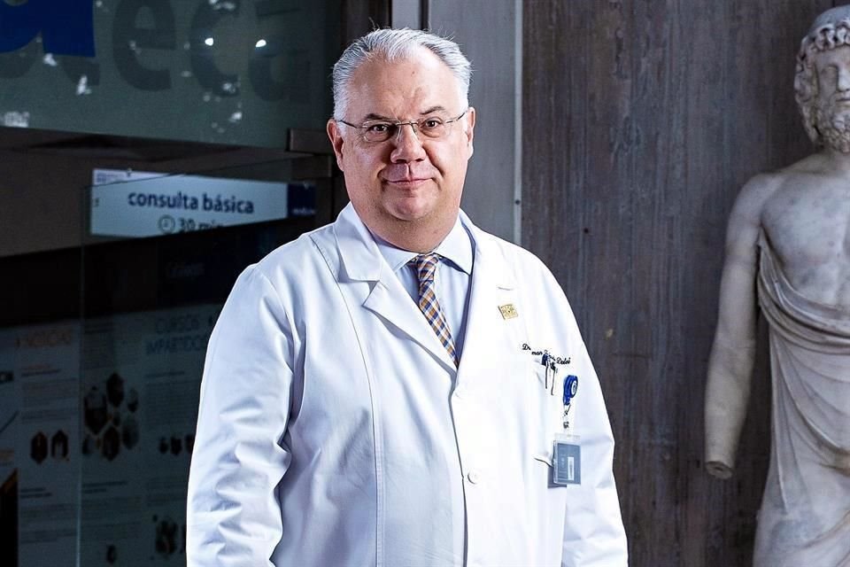 Además de adquirir conocimientos y destrezas, en el médico deben imperar valores como el humanismo, la ética y el profesionalismo, asegura Germán Fajardo, director de la Facultad de Medicina de la UNAM.