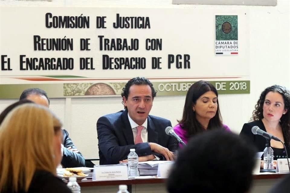 Encargado de PGR afirmó en comparecencia que se solicitó orden de detención con fines de extradición para Karime Macías, esposa de Duarte.