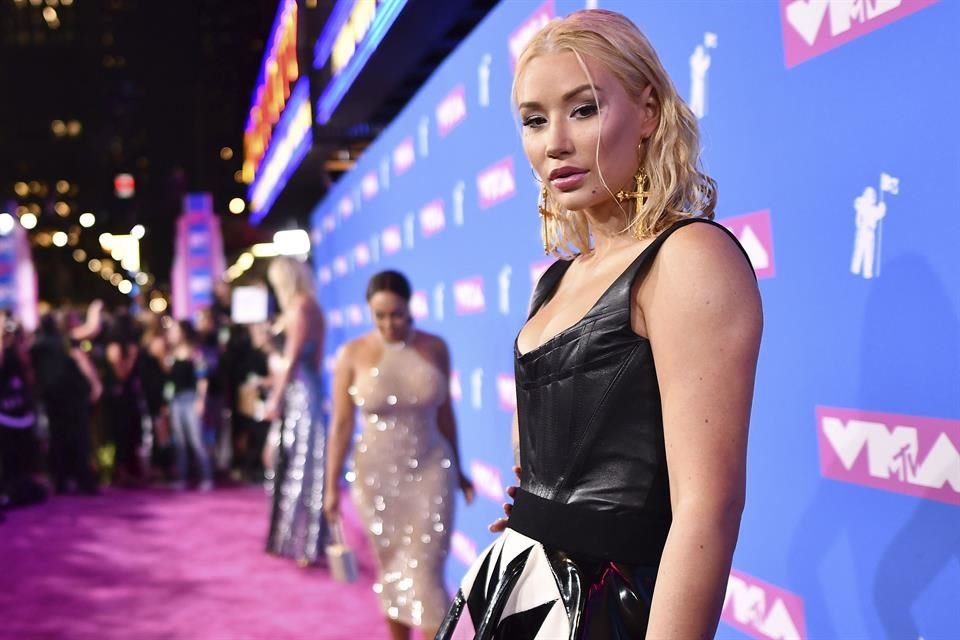 Iggy Azalea dijo que ya no forma parte de la disquera Island Records y que lanzará música de manera independiente a principios del año que viene.