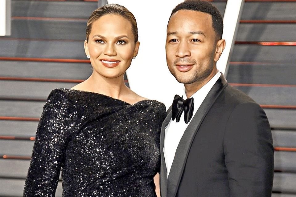 Chrissy Teigen y John Legend asistieron ayer por la tarde a los People's Choice Awards.