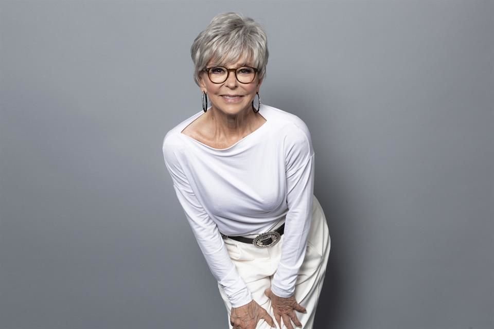 Rita Moreno ganó un premio Óscar a mejor actriz de reparto por su trabajo en la primera versión de 'Amor sin Barreras'.