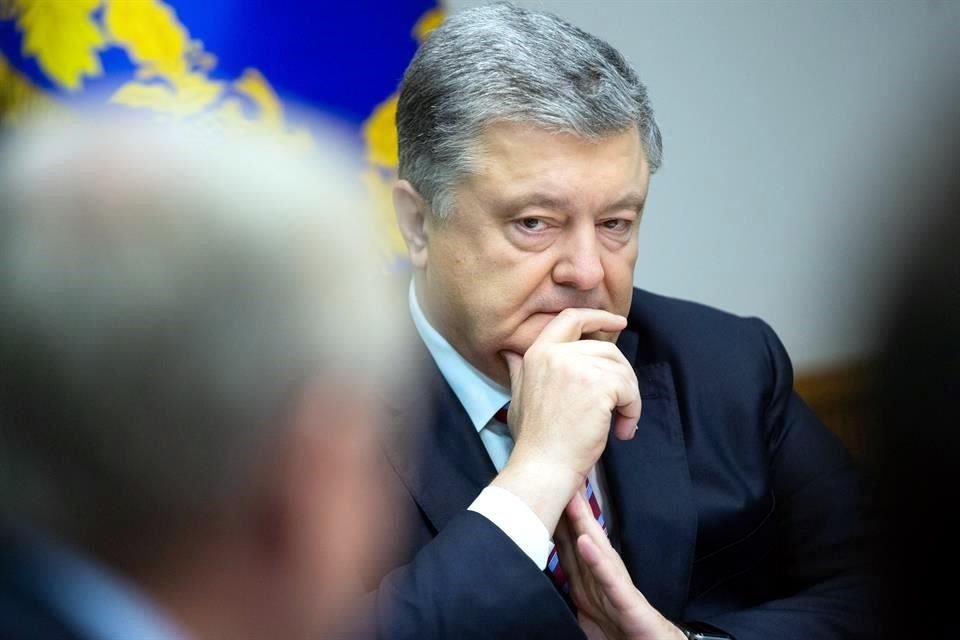 El Presidente ucraniano Victor Porochenko defendió la medida de frenar la entrada rusos en edad de combatir.