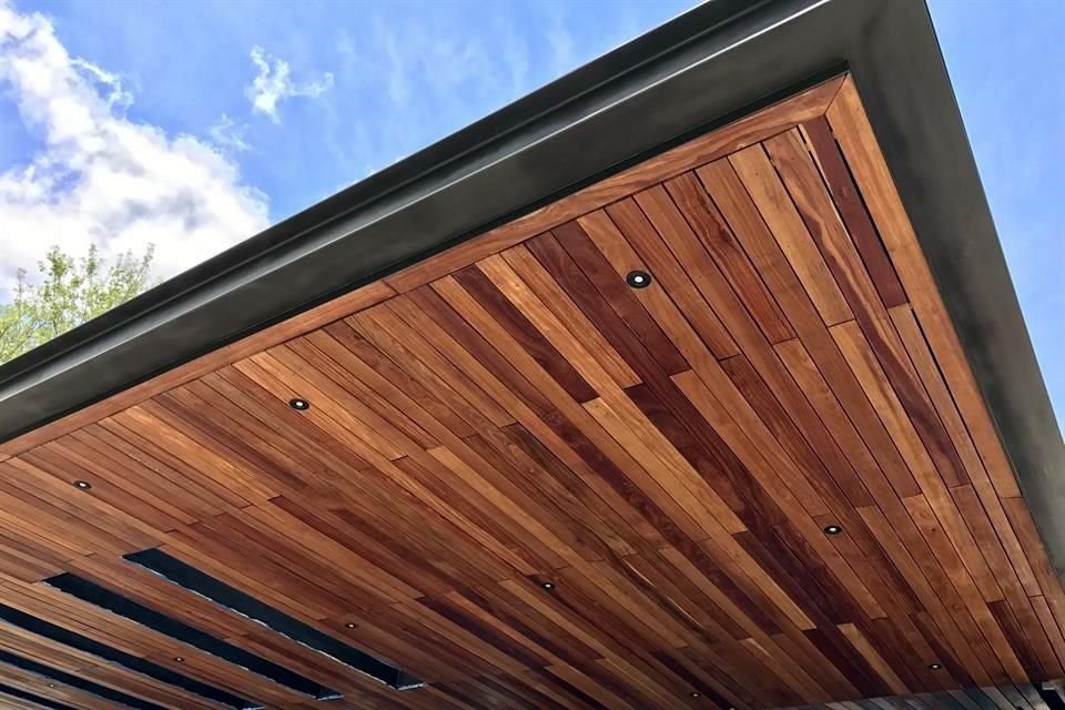 La función principal de una pérgola es dar sombra y decorar un área al aire libre.